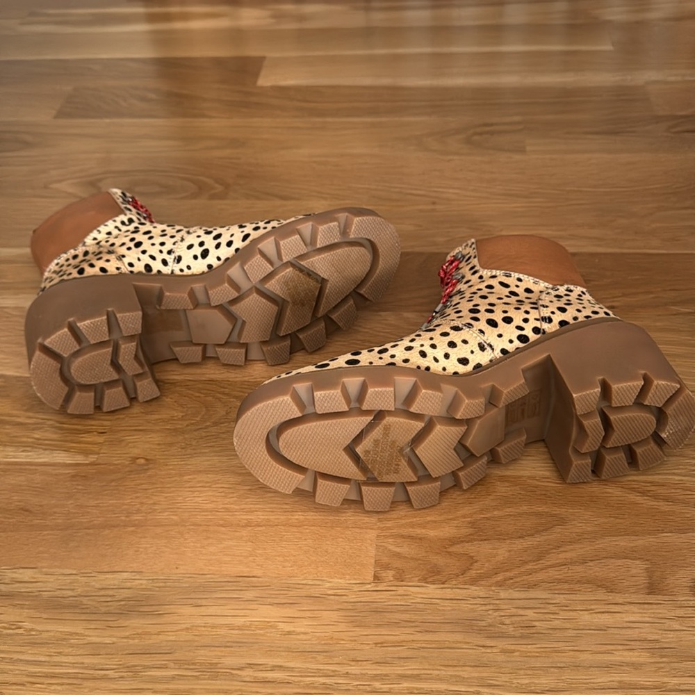 Dolce Vita Platform Boots - Picture 4 of 7